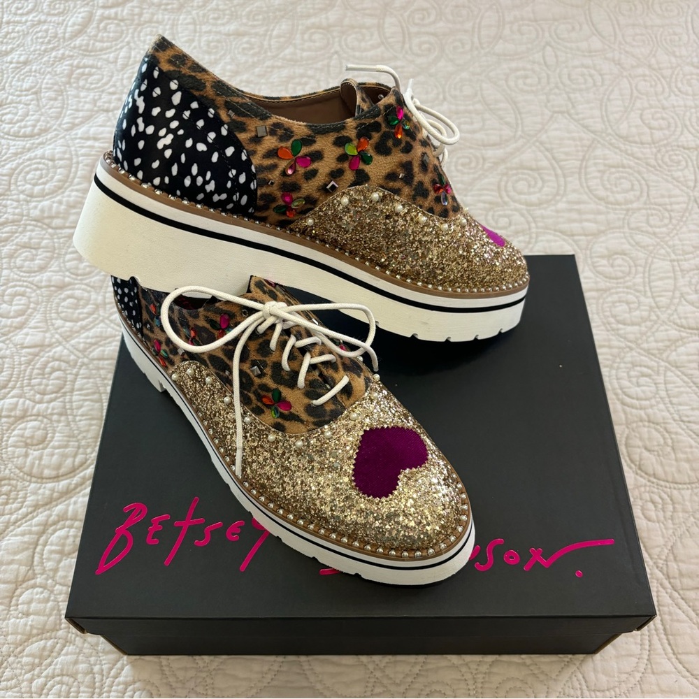 Betsy Johnson Women’s Sz 8 Shoe Pixxy Gold Multi.